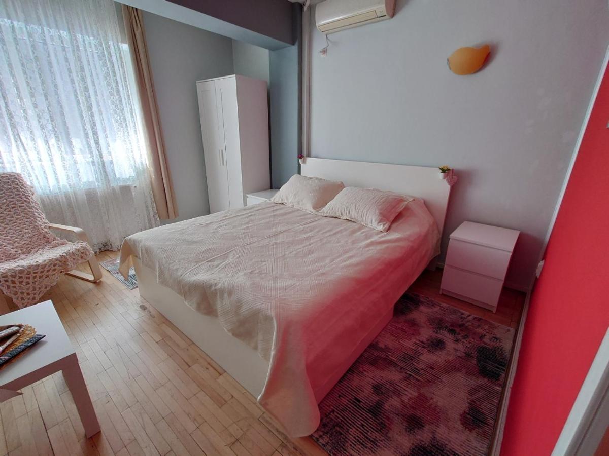 Andreea'S Apartments-Old Town Бухарест Экстерьер фото