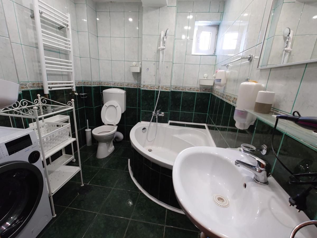 Andreea'S Apartments-Old Town Бухарест Экстерьер фото
