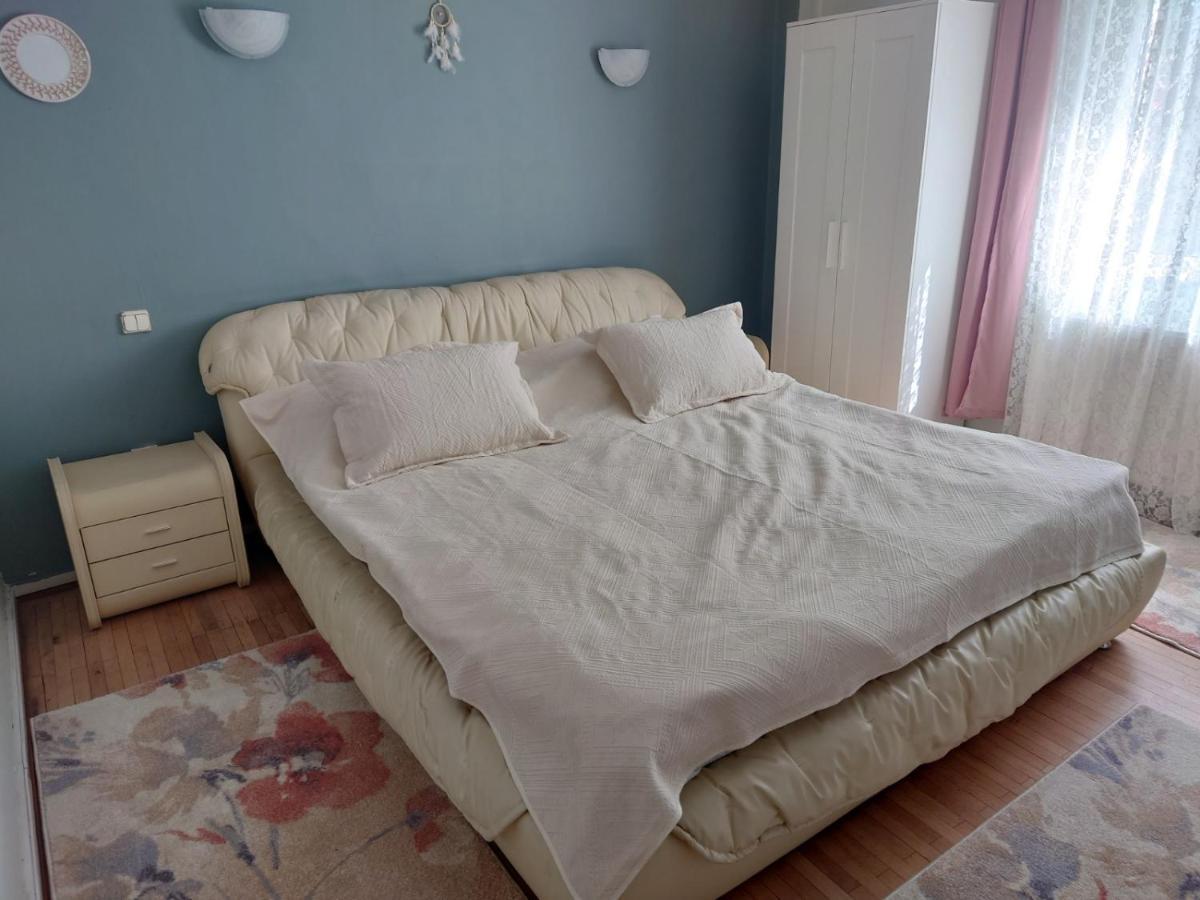 Andreea'S Apartments-Old Town Бухарест Экстерьер фото