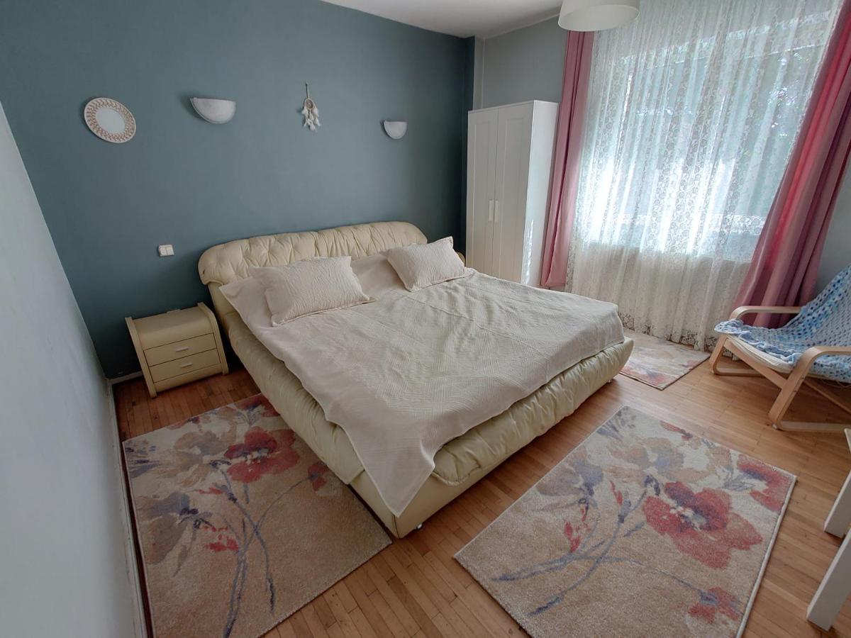 Andreea'S Apartments-Old Town Бухарест Экстерьер фото