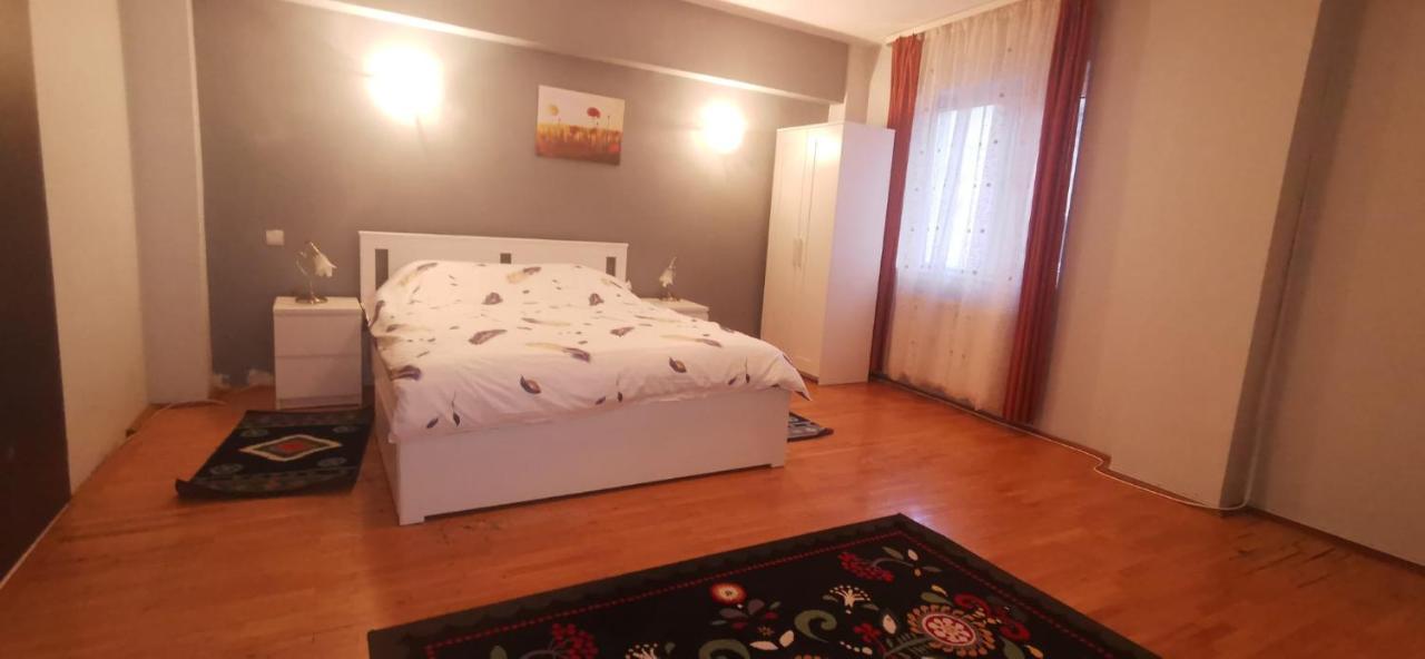 Andreea'S Apartments-Old Town Бухарест Экстерьер фото