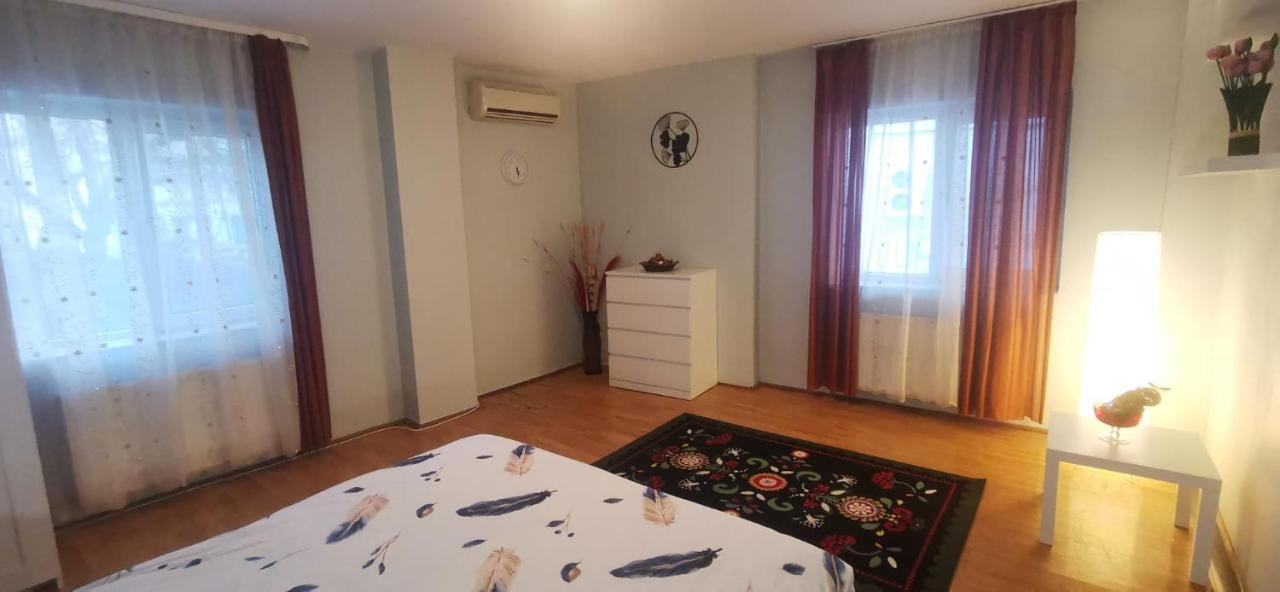 Andreea'S Apartments-Old Town Бухарест Экстерьер фото