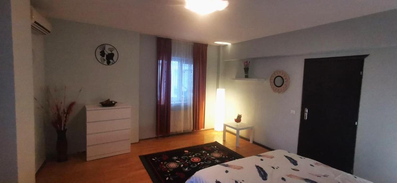 Andreea'S Apartments-Old Town Бухарест Экстерьер фото