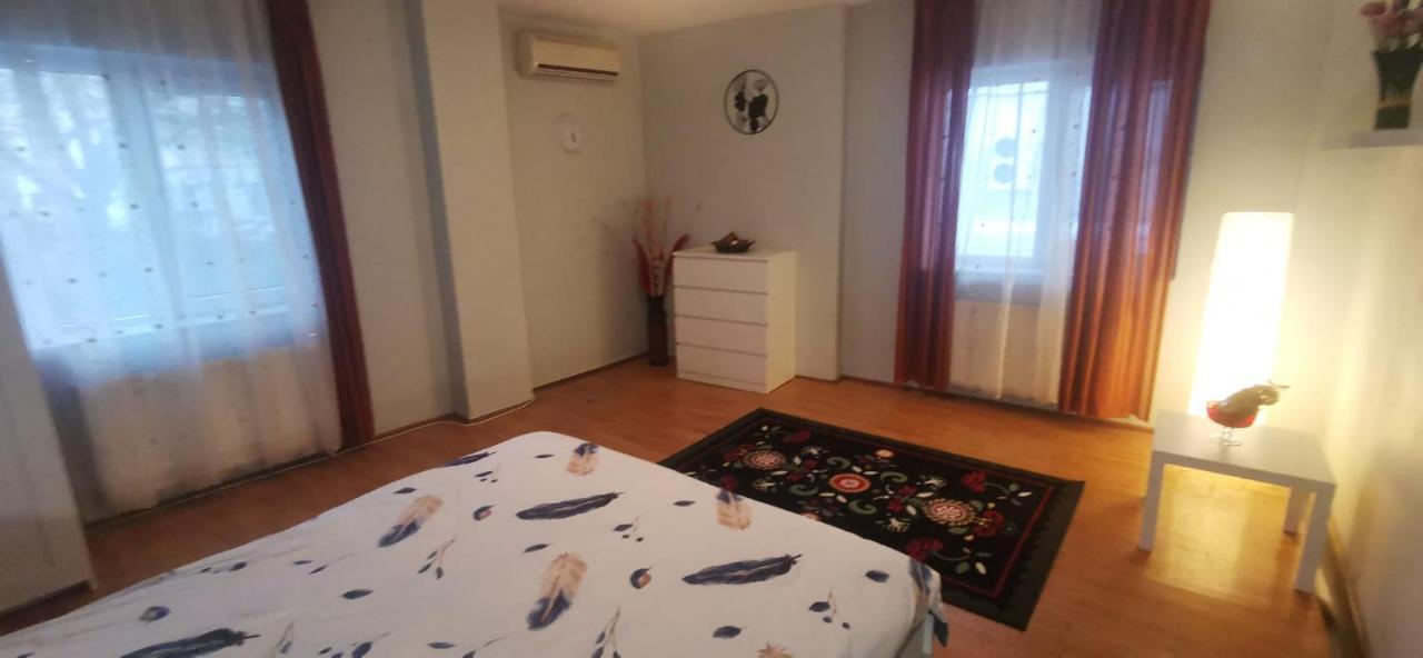 Andreea'S Apartments-Old Town Бухарест Экстерьер фото